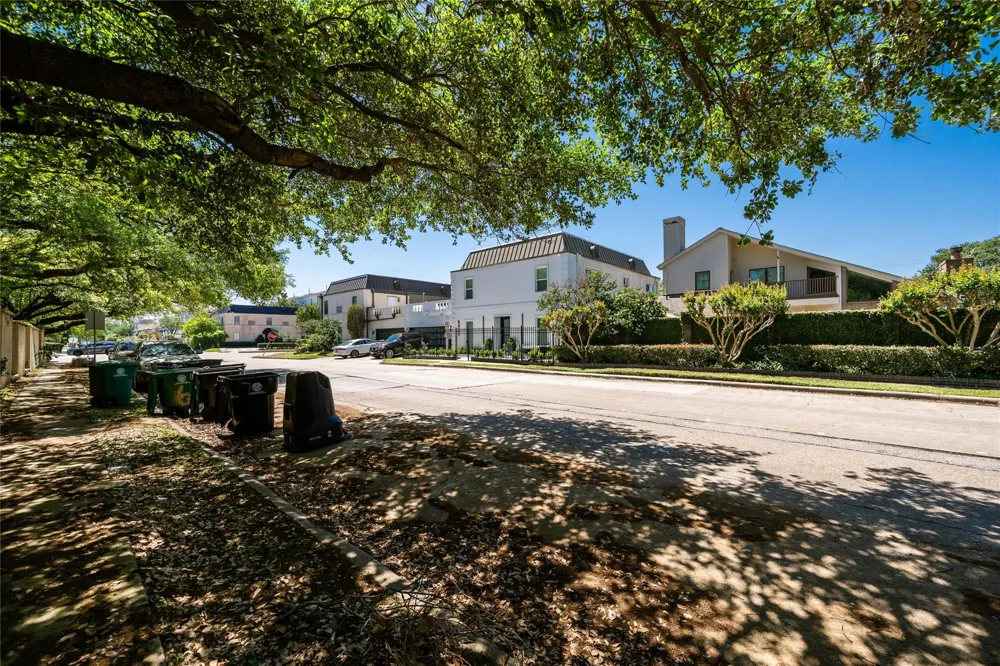 5918 San Felipe #11 Houston, TX 77057