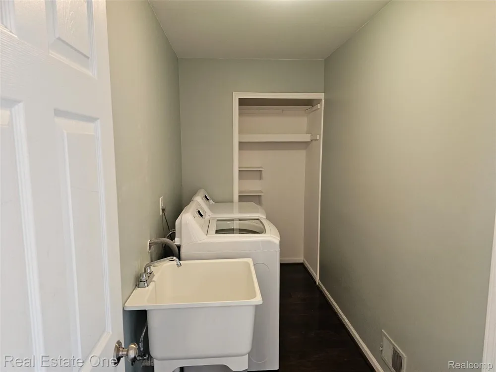 2070 Winchester Road Rochester Hills City, MI 48307