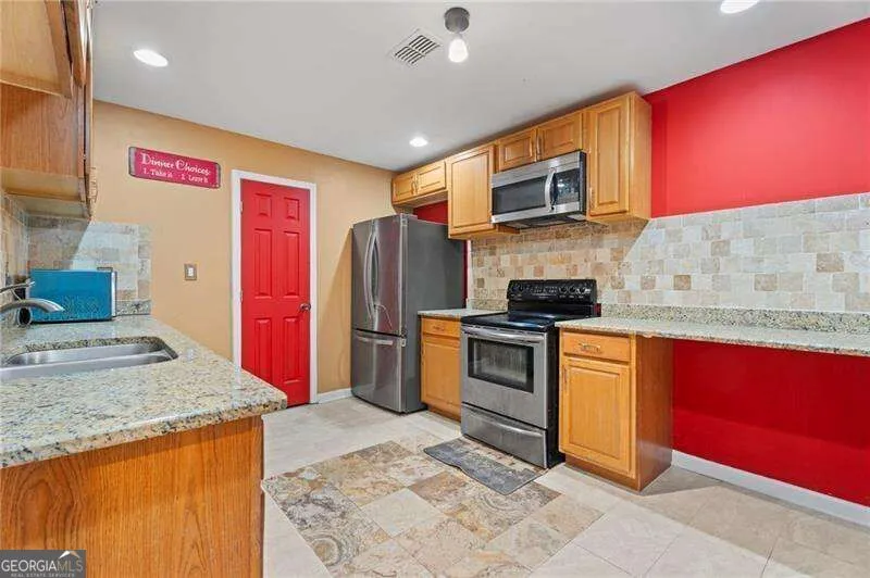 12174 CENTERRA DR Hampton, GA 30228