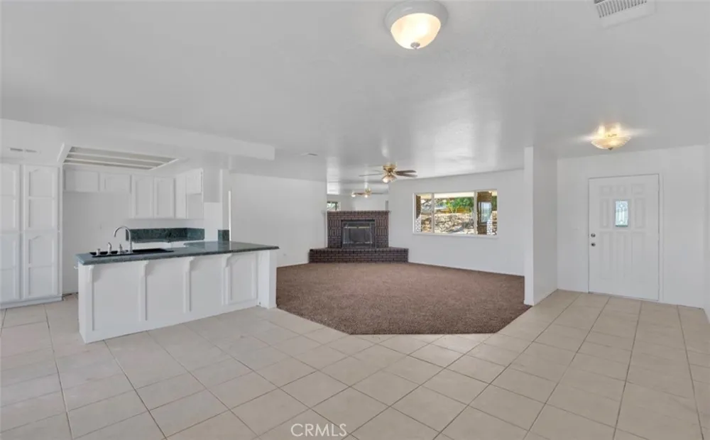 18606 Main Hesperia, CA 92345