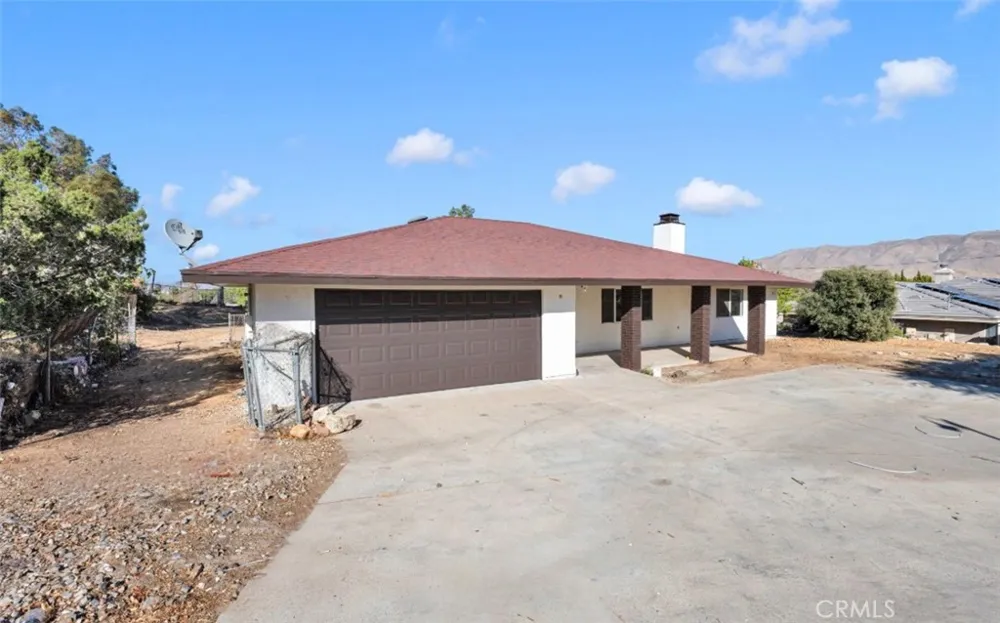 18606 Main Hesperia, CA 92345