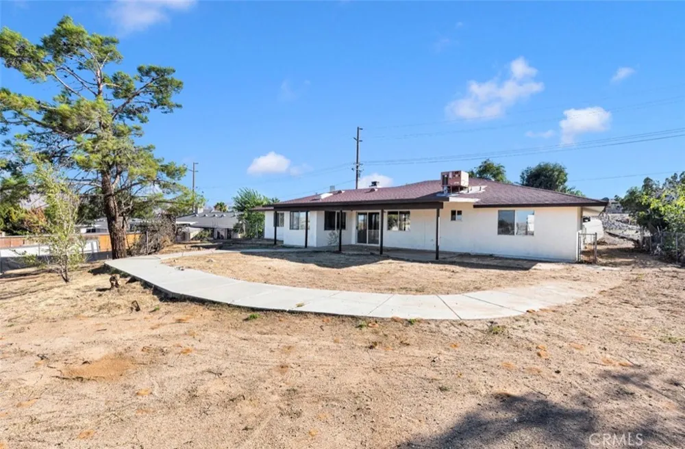 18606 Main Hesperia, CA 92345