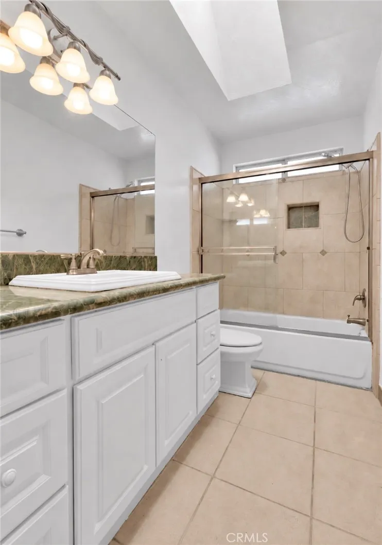 18606 Main Hesperia, CA 92345