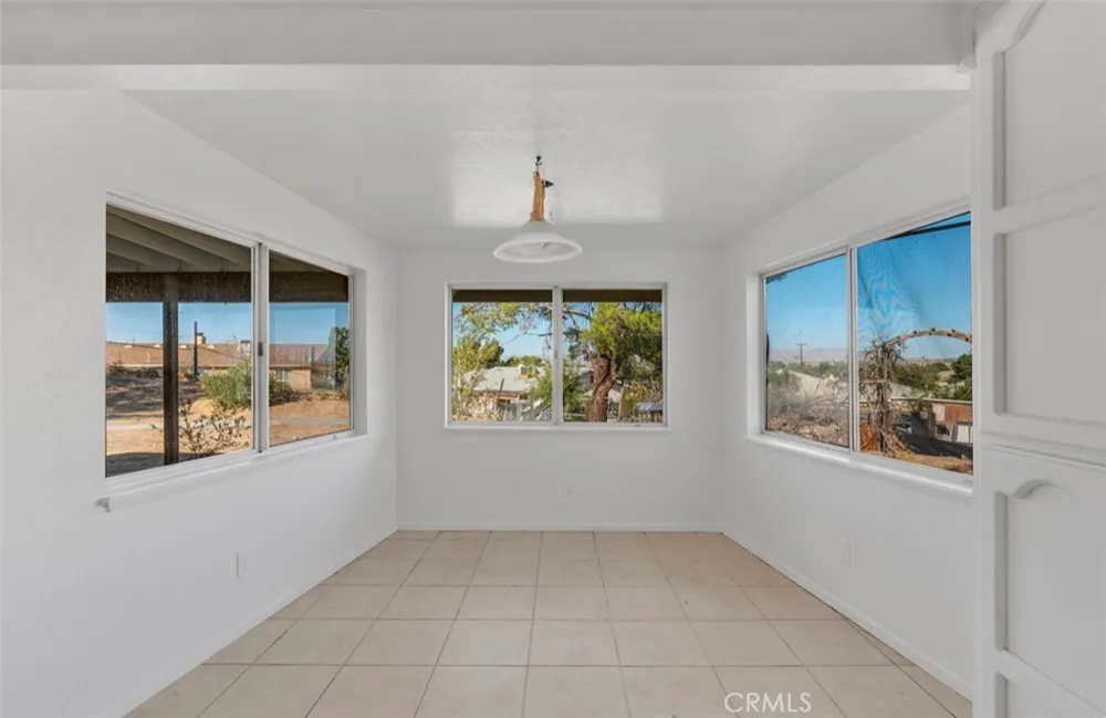 18606 Main Hesperia, CA 92345