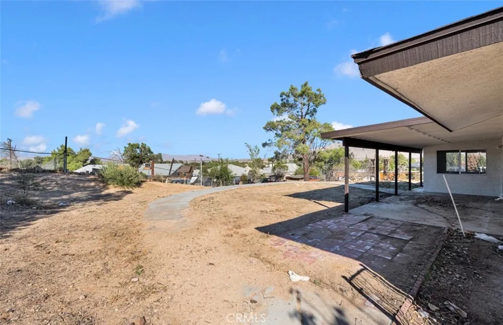 18606 Main Hesperia, CA 92345