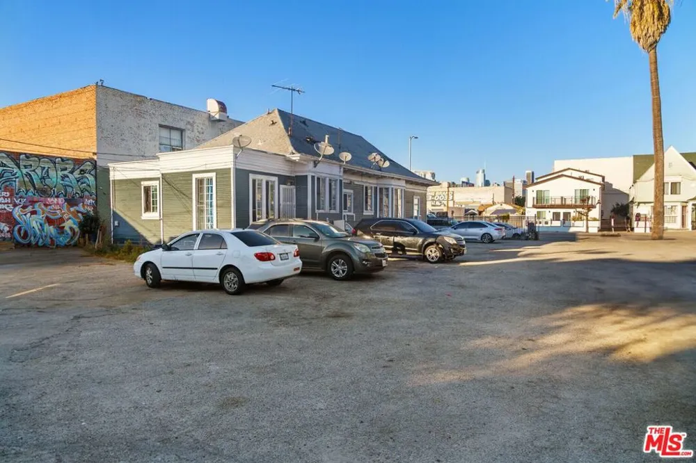 2600 S Main Street Los Angeles, CA 90007