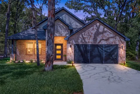 219 E Beachwood Loop