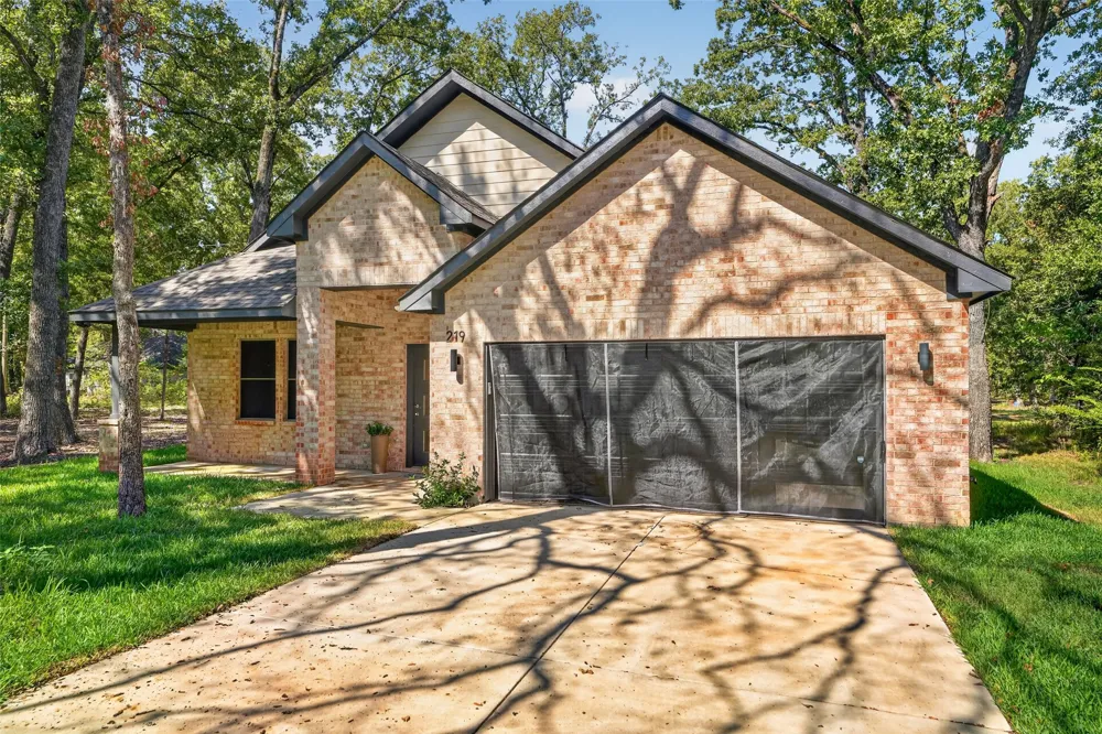 219 E Beachwood Loop Trinidad, TX 75163