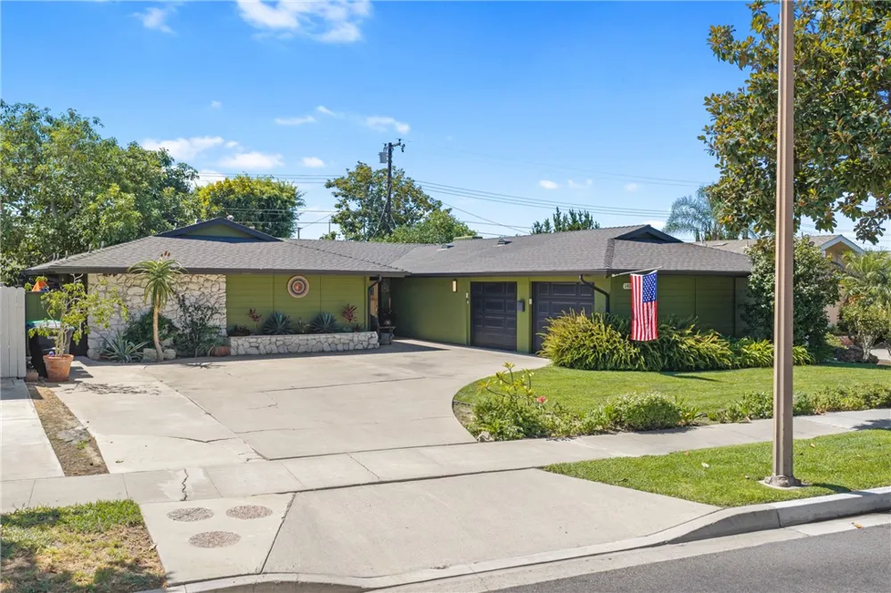1408 E Fairway Dr Orange, CA 92866