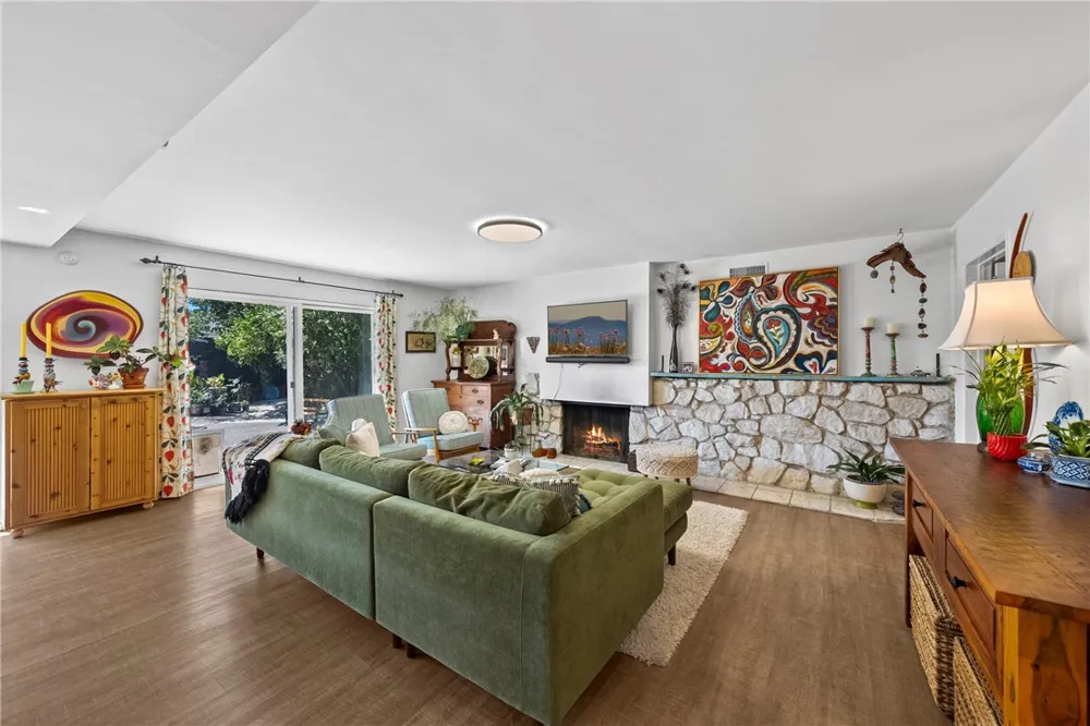 1408 E Fairway Dr Orange, CA 92866