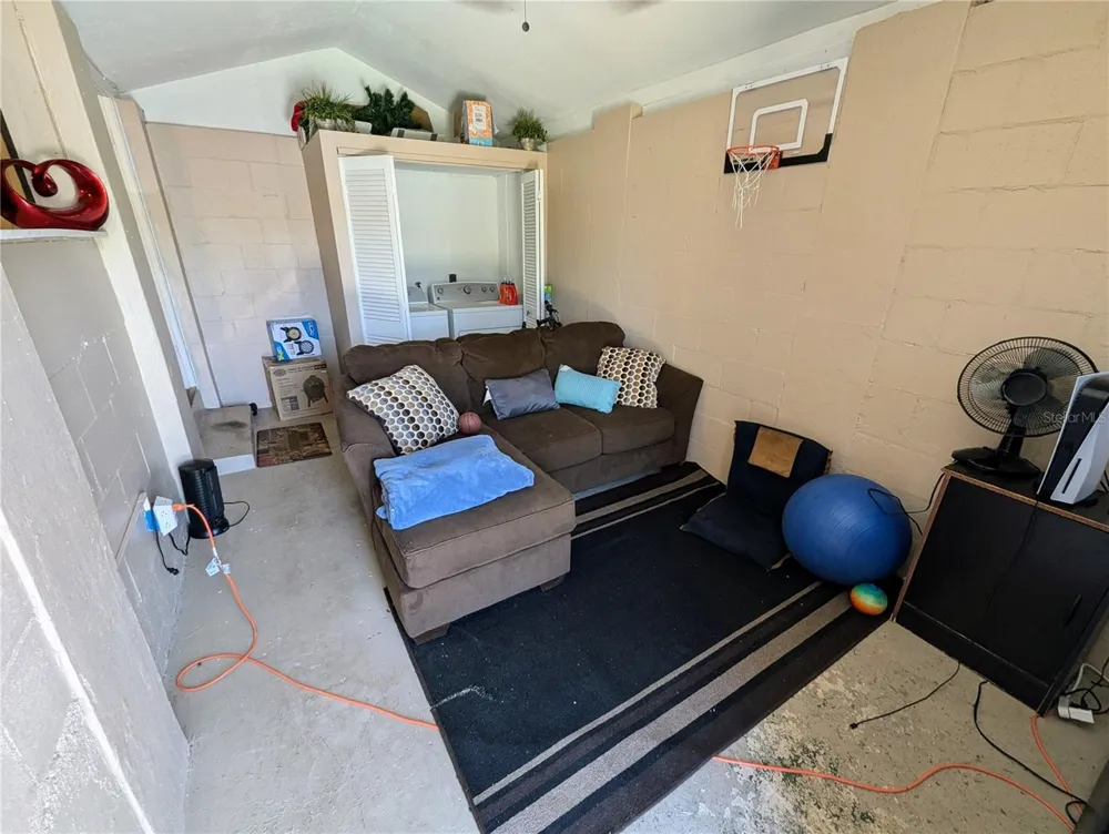 2749 16TH AVENUE St Petersburg, FL 33713