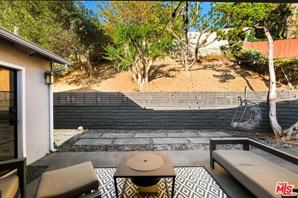 4550 S Mullen Avenue Los Angeles, CA 90043