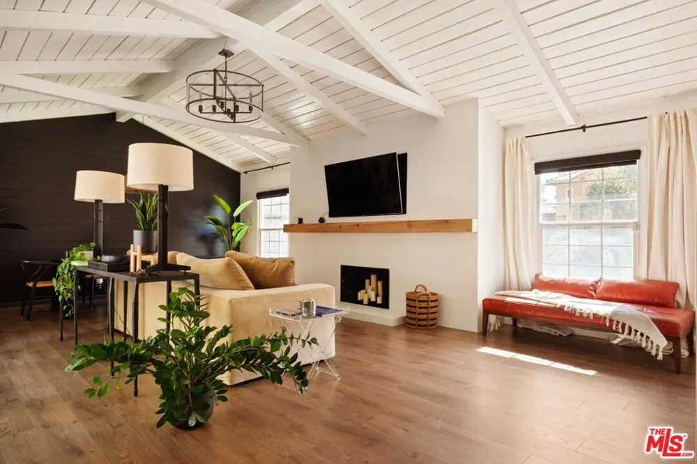 4550 S Mullen Avenue Los Angeles, CA 90043