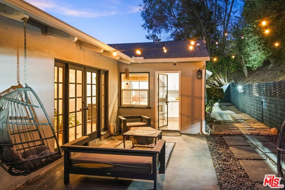 4550 S Mullen Avenue Los Angeles, CA 90043
