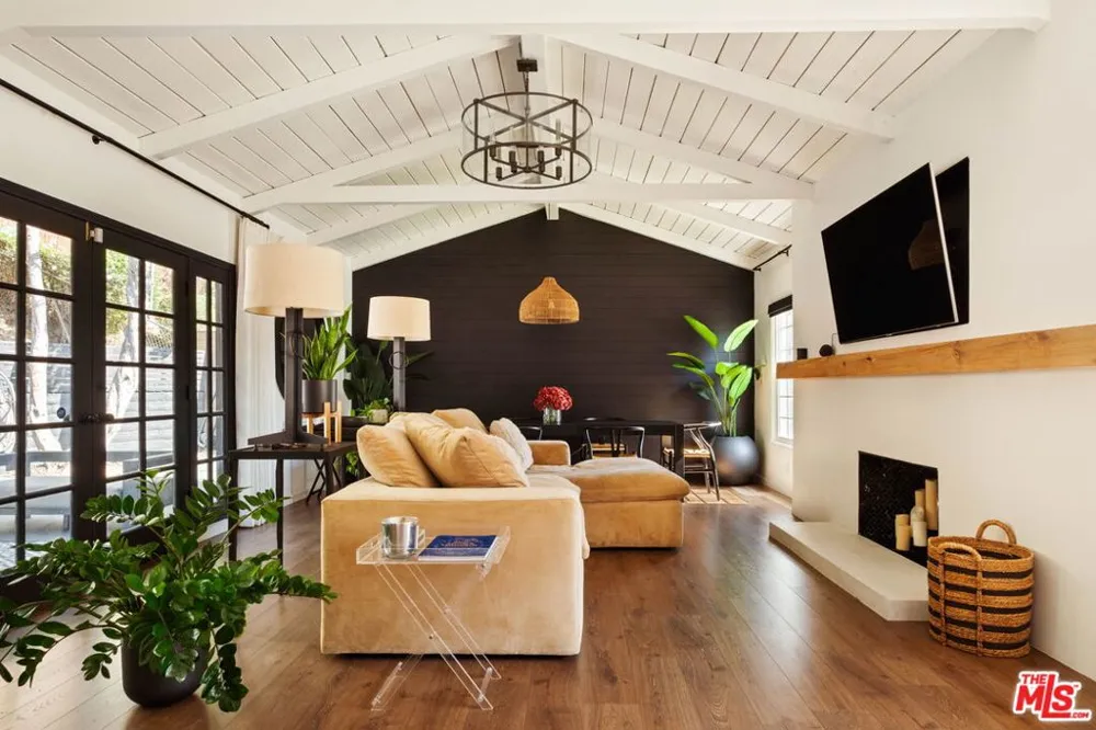 4550 S Mullen Avenue Los Angeles, CA 90043