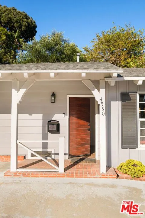 4550 S Mullen Avenue Los Angeles, CA 90043