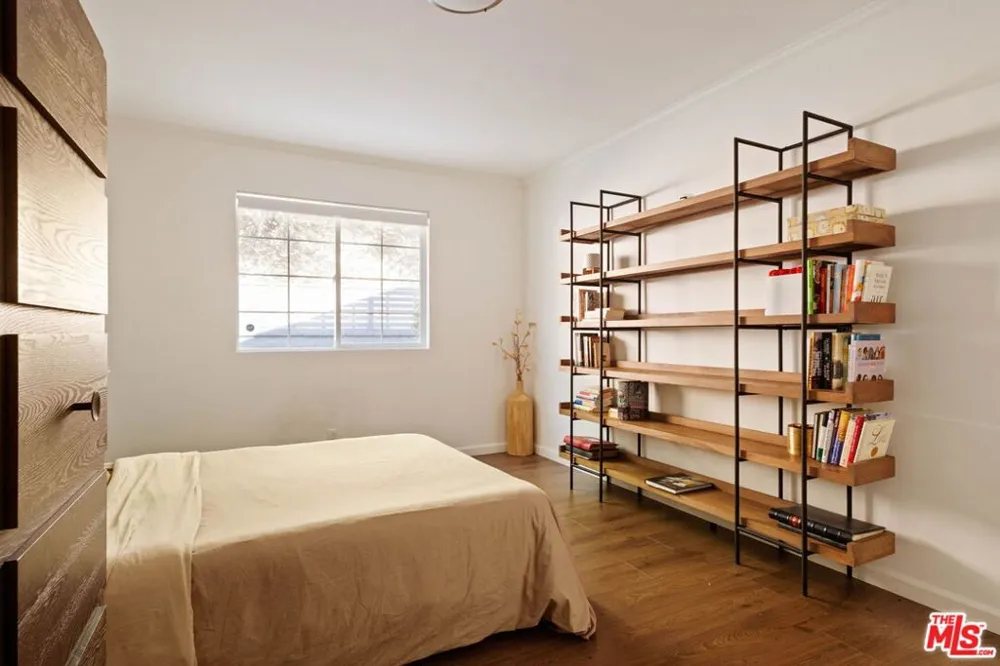 4550 S Mullen Avenue Los Angeles, CA 90043