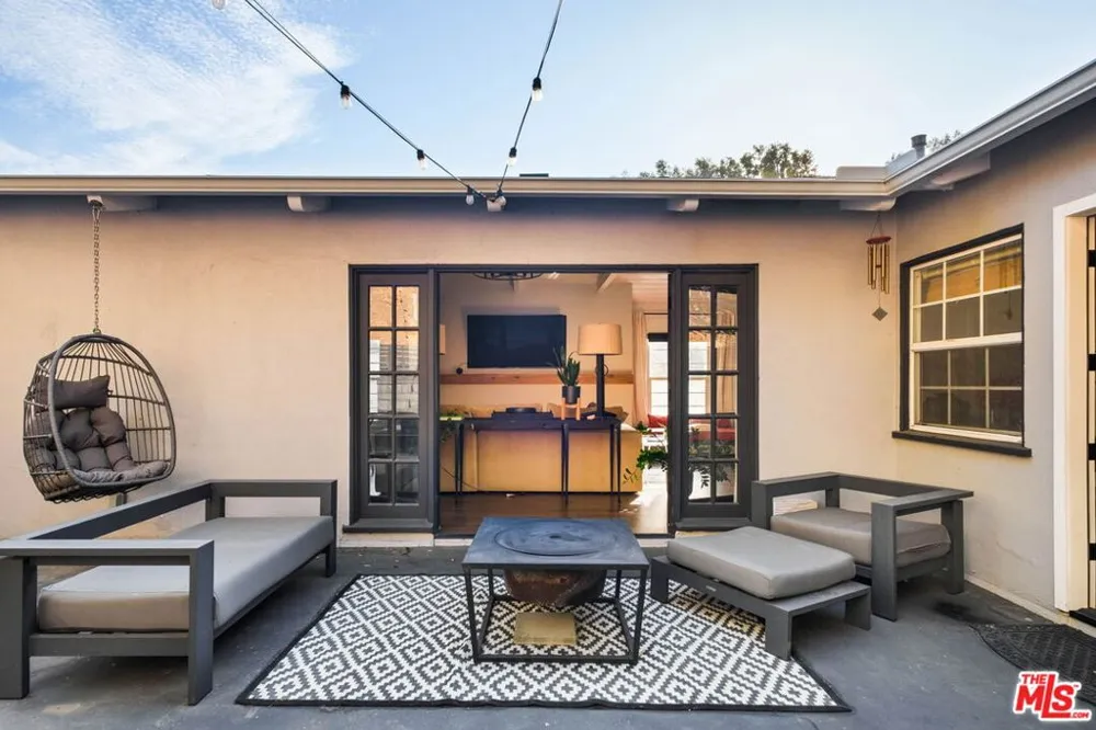 4550 S Mullen Avenue Los Angeles, CA 90043