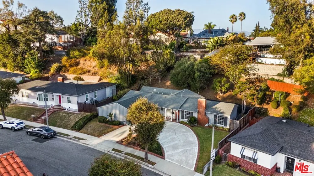4550 S Mullen Avenue Los Angeles, CA 90043