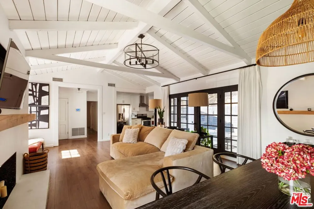 4550 S Mullen Avenue Los Angeles, CA 90043