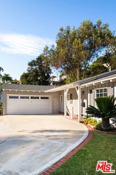 4550 S Mullen Avenue Los Angeles, CA 90043