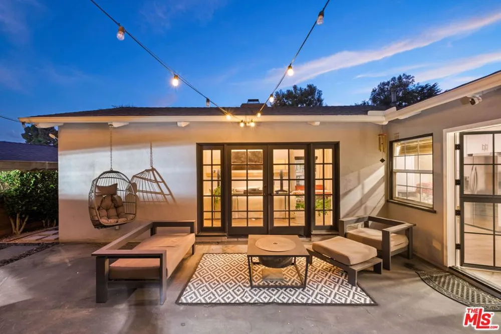 4550 S Mullen Avenue Los Angeles, CA 90043