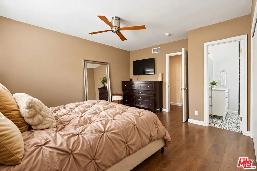 4550 S Mullen Avenue Los Angeles, CA 90043