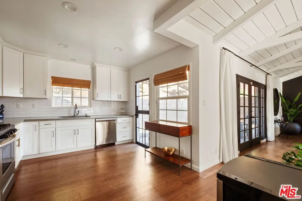 4550 S Mullen Avenue Los Angeles, CA 90043