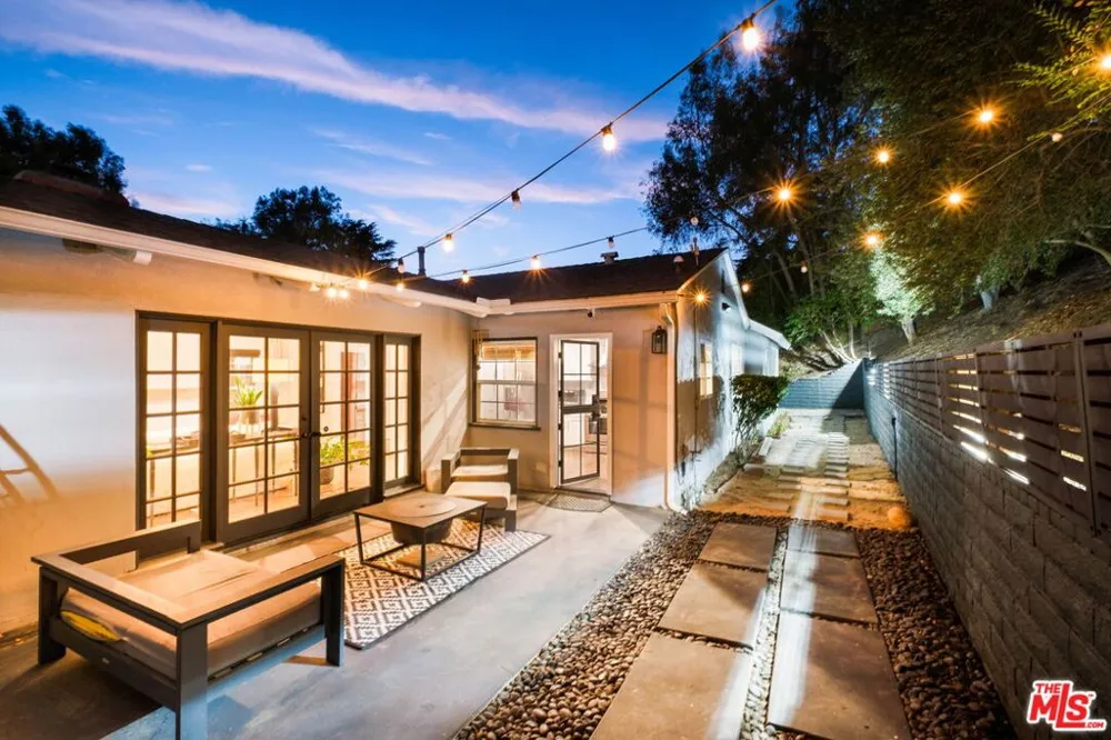 4550 S Mullen Avenue Los Angeles, CA 90043
