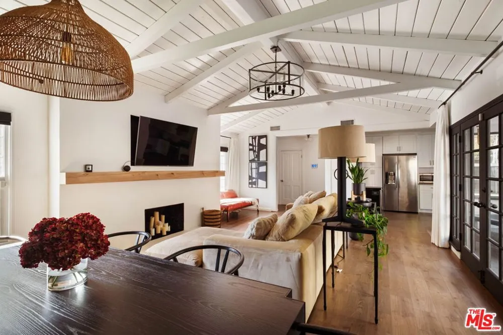 4550 S Mullen Avenue Los Angeles, CA 90043