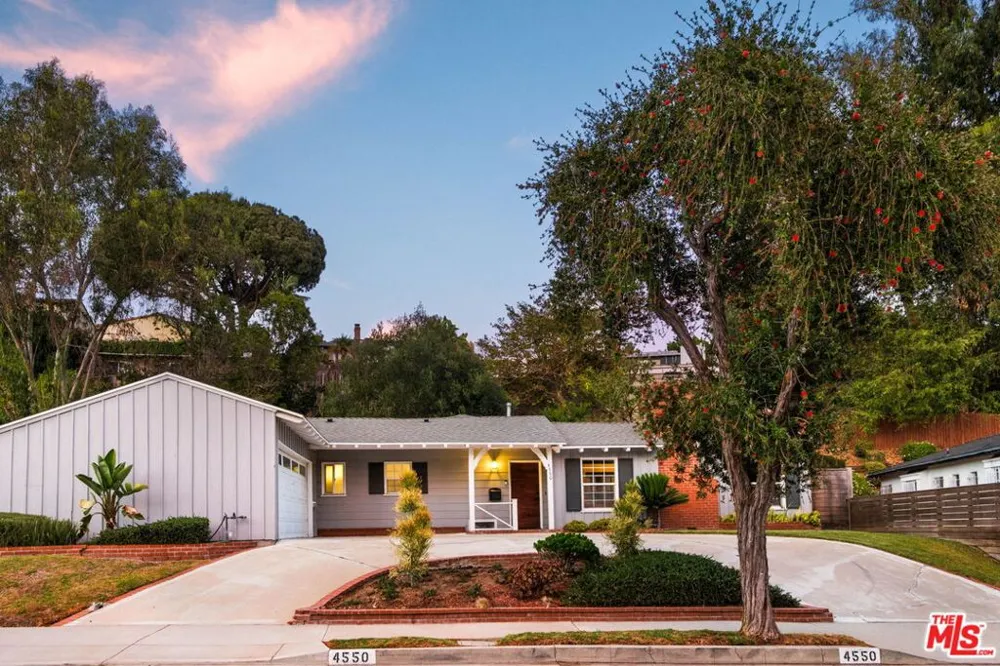 4550 S Mullen Avenue Los Angeles, CA 90043