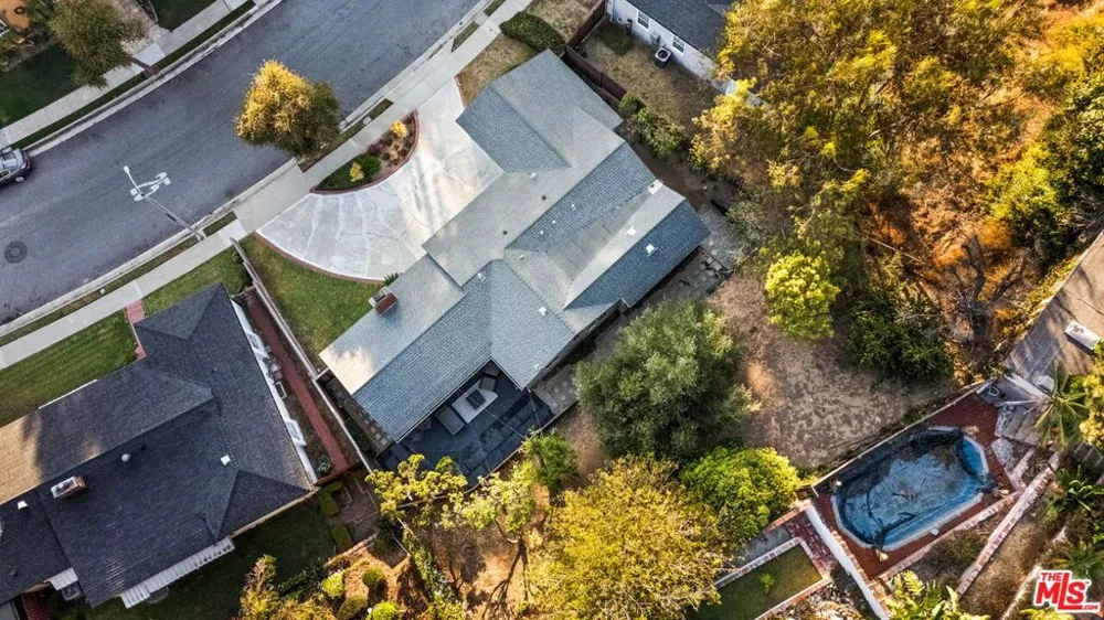 4550 S Mullen Avenue Los Angeles, CA 90043