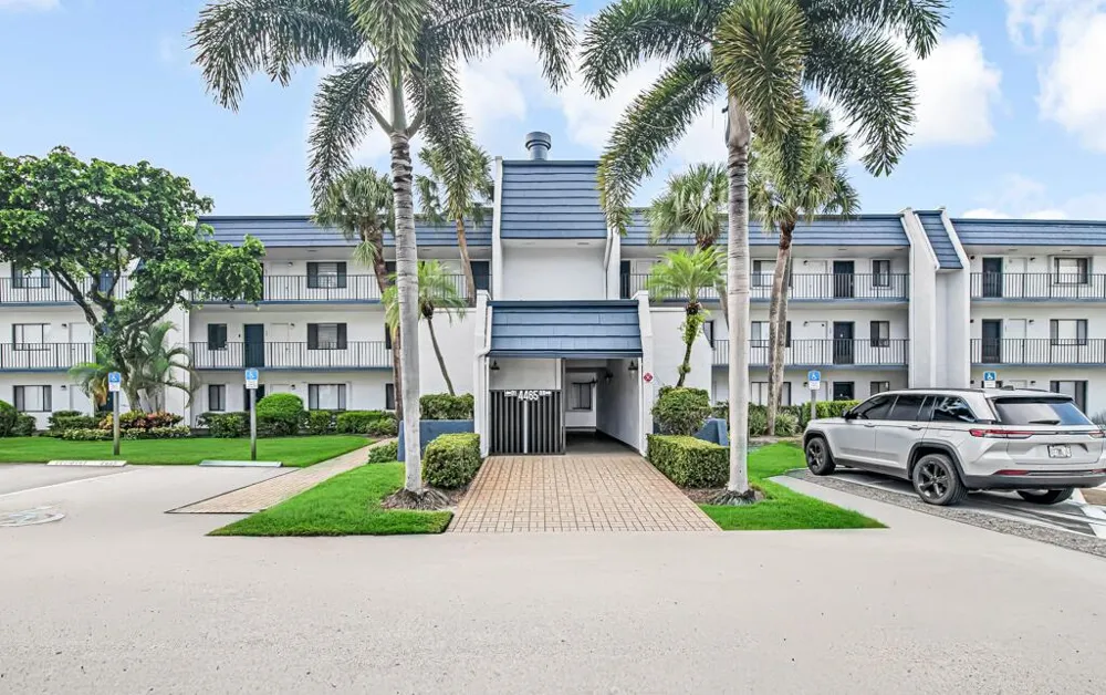 4465 Luxemburg Court #108 Lake Worth, FL 33467