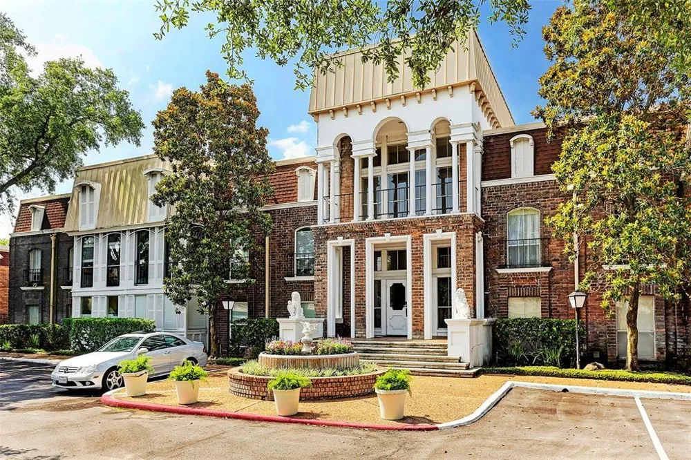 7575 Katy Freeway #111 Houston, TX 77024