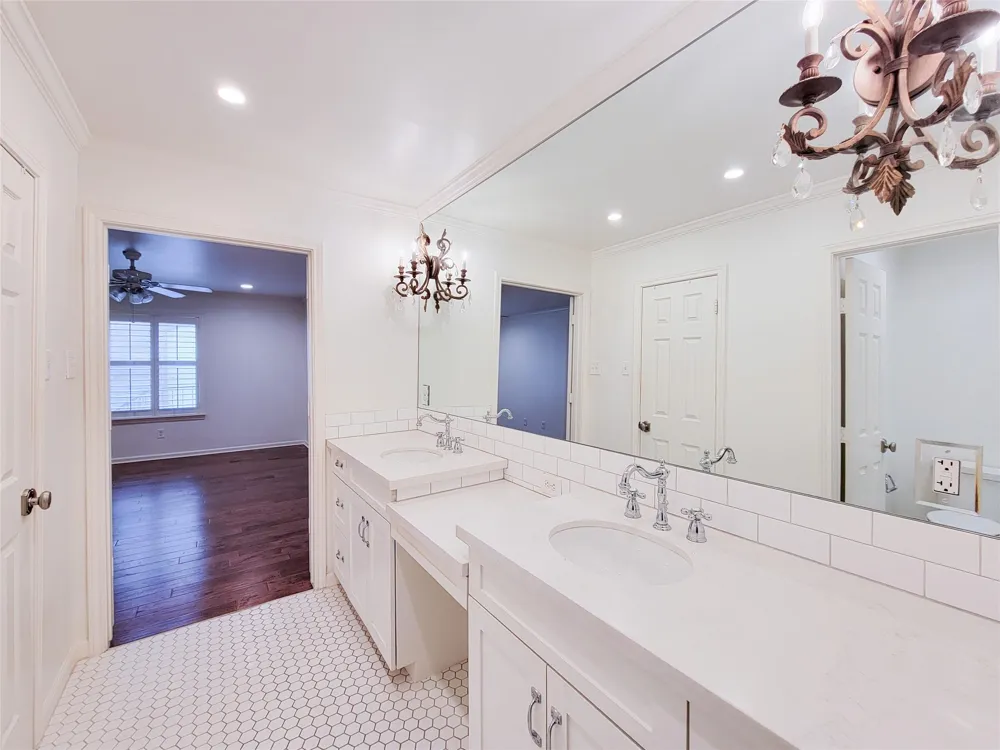 7575 Katy Freeway #111 Houston, TX 77024