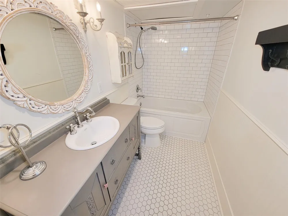 7575 Katy Freeway #111 Houston, TX 77024