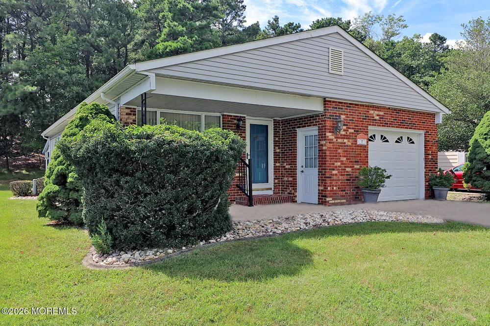 7 Point Blanche Court Toms River, NJ 08757