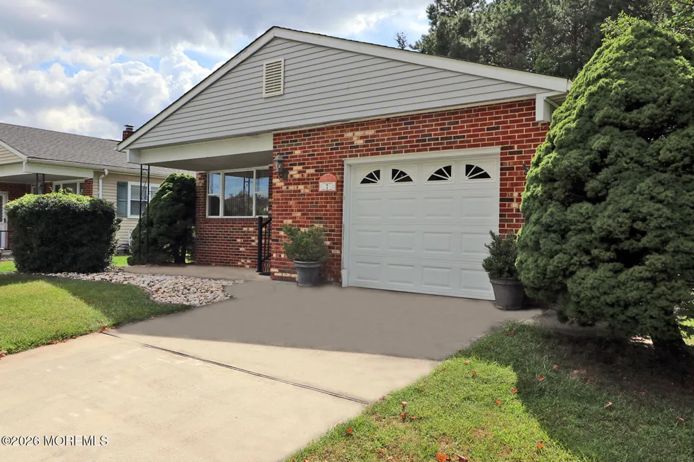 7 Point Blanche Court Toms River, NJ 08757