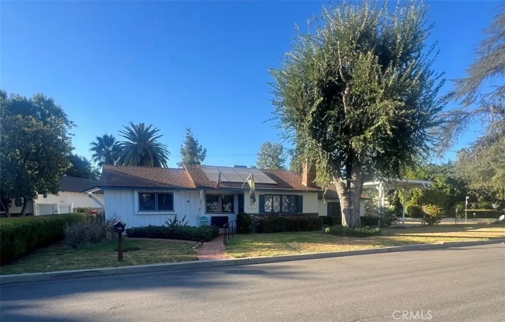 23141 Gonzales Woodland Hills, CA 91367