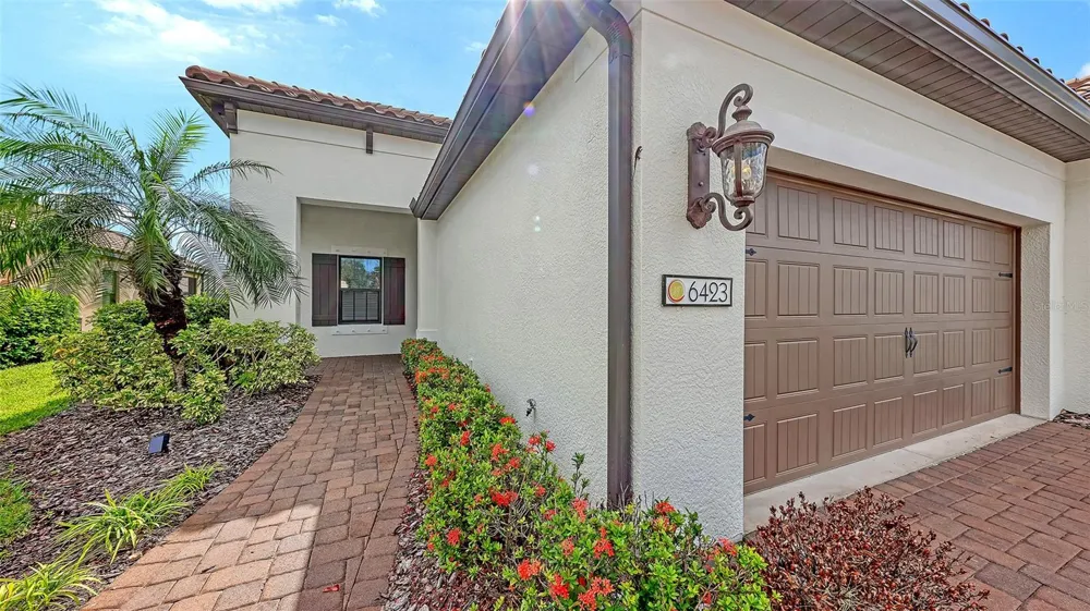 6423 POSITANO COURT Sarasota, FL 34243