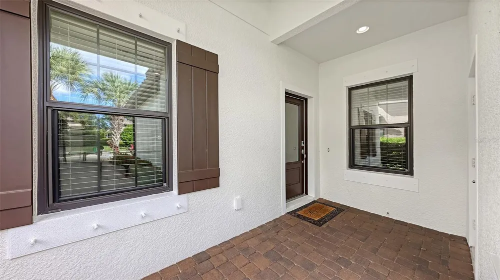 6423 POSITANO COURT Sarasota, FL 34243