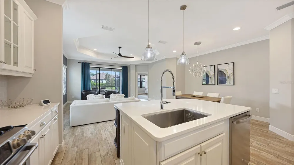 6423 POSITANO COURT Sarasota, FL 34243