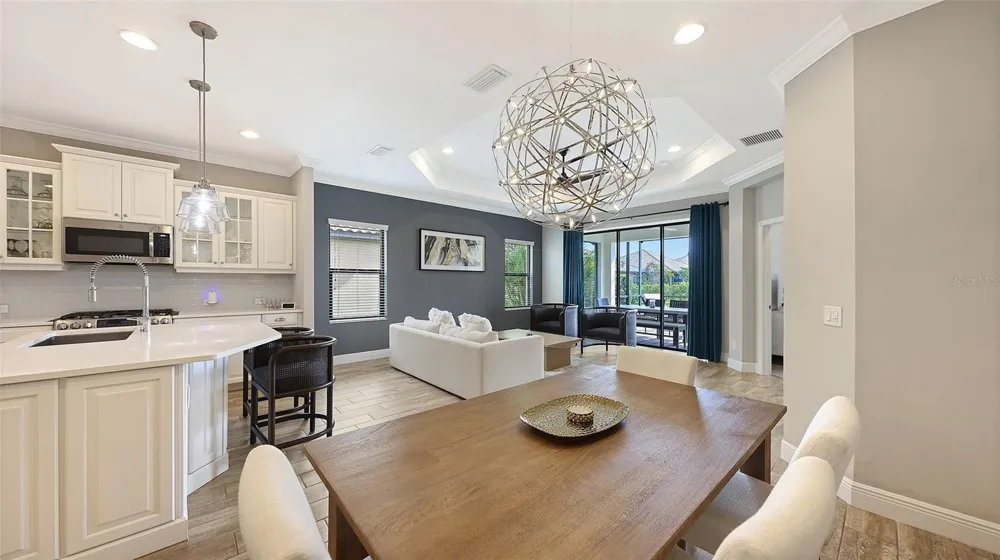6423 POSITANO COURT Sarasota, FL 34243