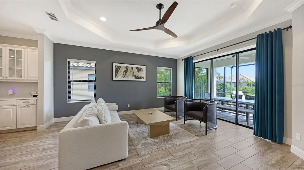 6423 POSITANO COURT Sarasota, FL 34243