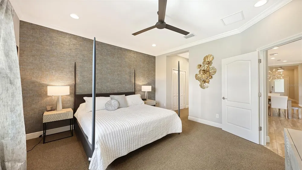 6423 POSITANO COURT Sarasota, FL 34243