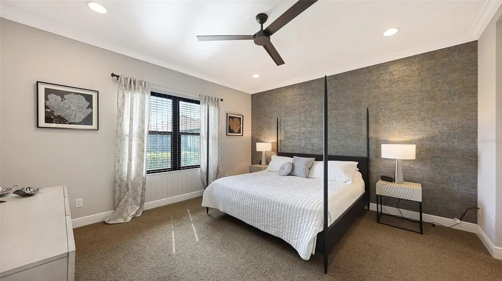 6423 POSITANO COURT Sarasota, FL 34243