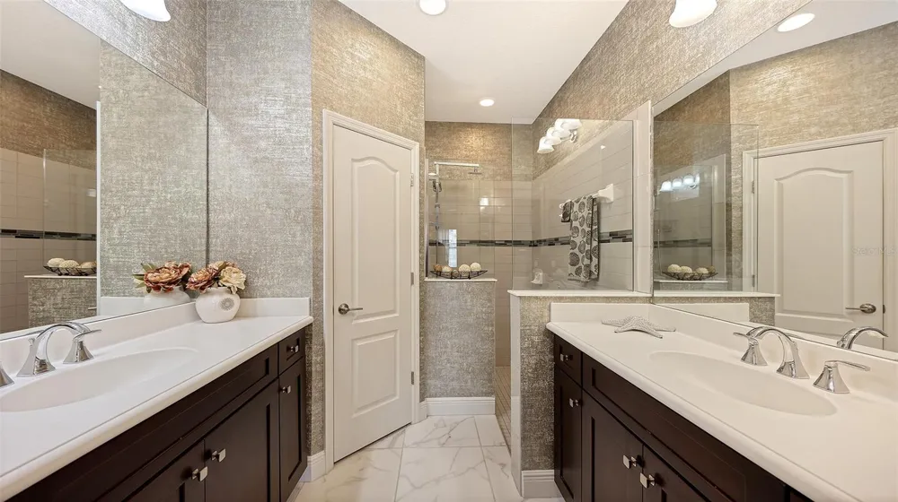 6423 POSITANO COURT Sarasota, FL 34243
