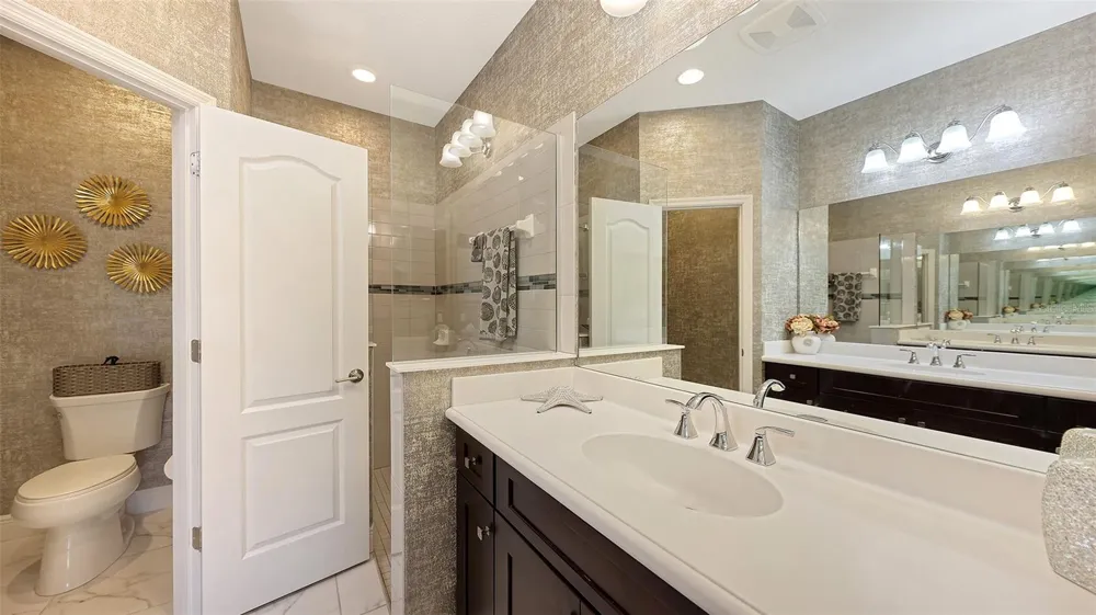 6423 POSITANO COURT Sarasota, FL 34243