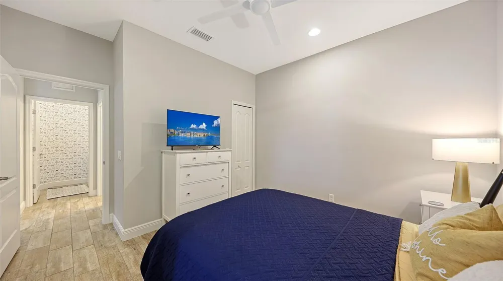 6423 POSITANO COURT Sarasota, FL 34243