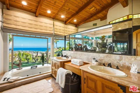 3400 Coast View Drive